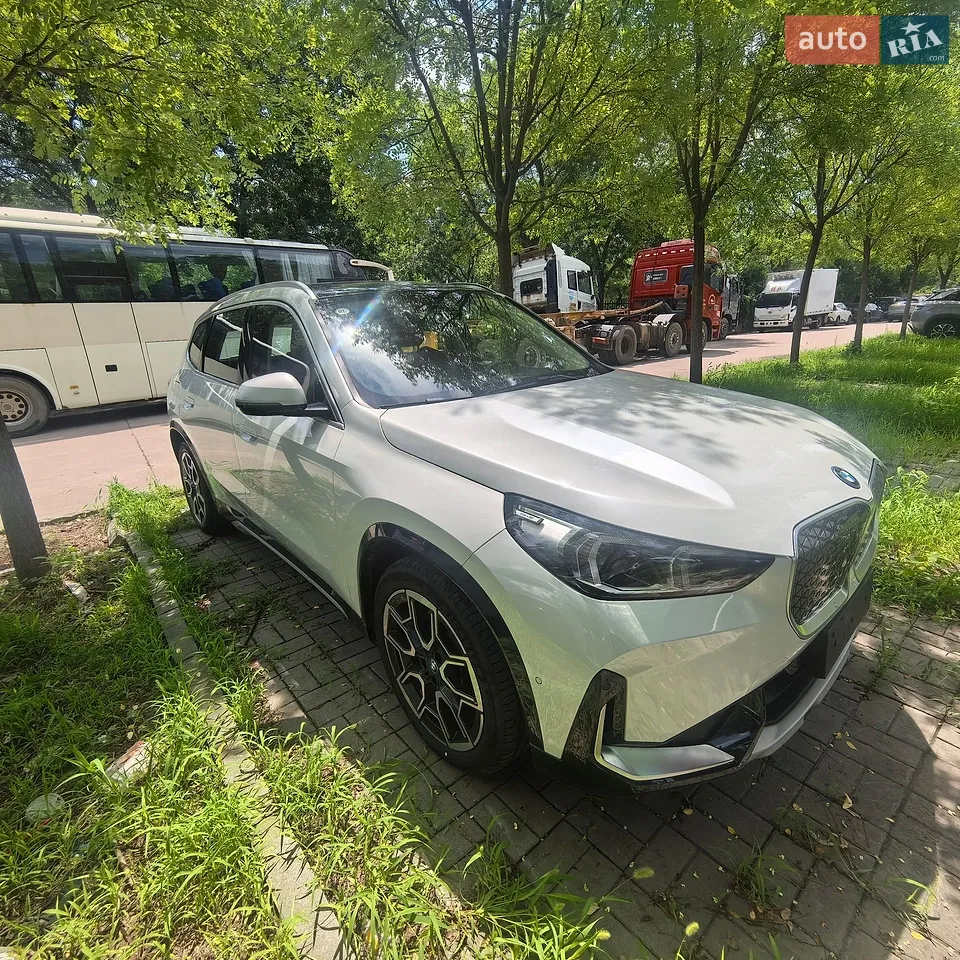 2025 BMW iX1 - мініатюра 25