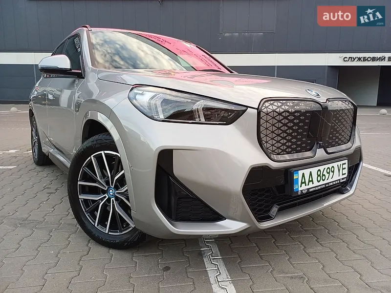 BMW iX1 2024