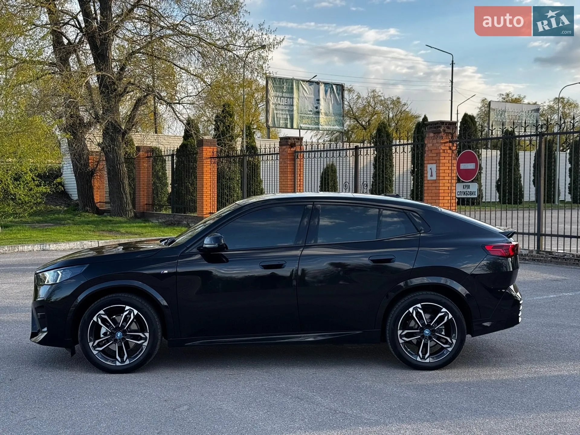 2024 BMW iX2 - мініатюра 3
