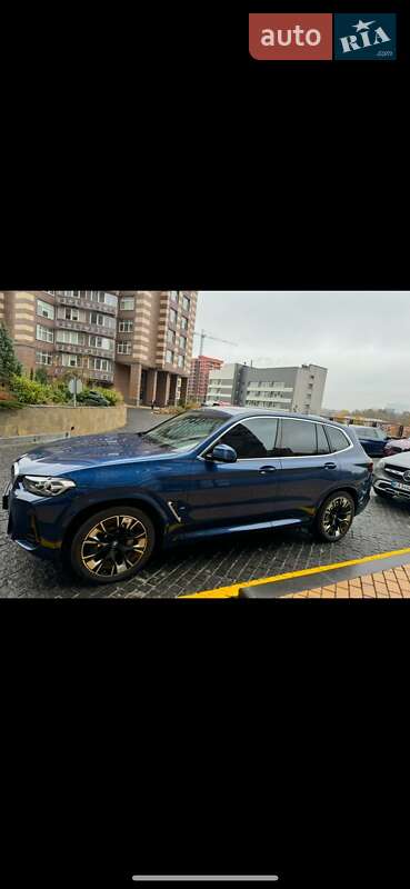 Позашляховик / Кросовер BMW iX3 2022 в 
