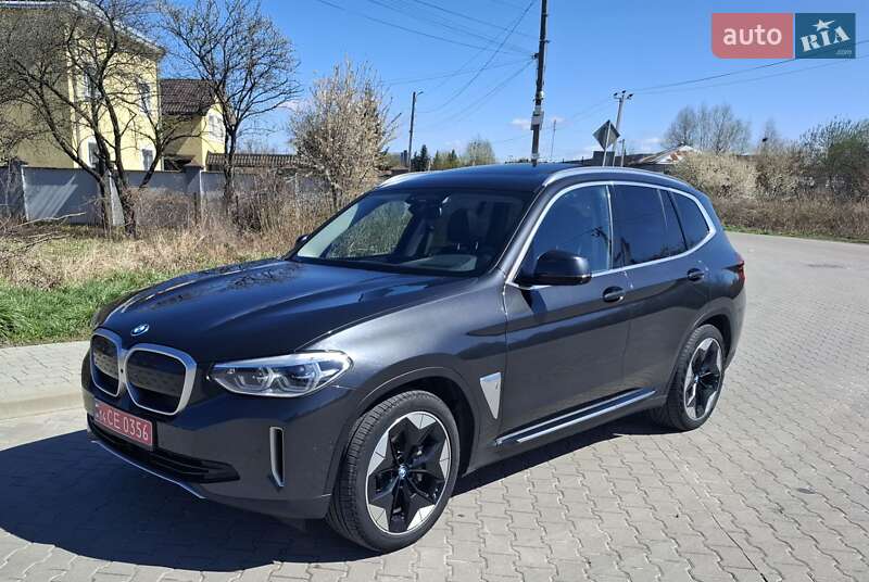 Внедорожник / Кроссовер BMW iX3 2021 в 