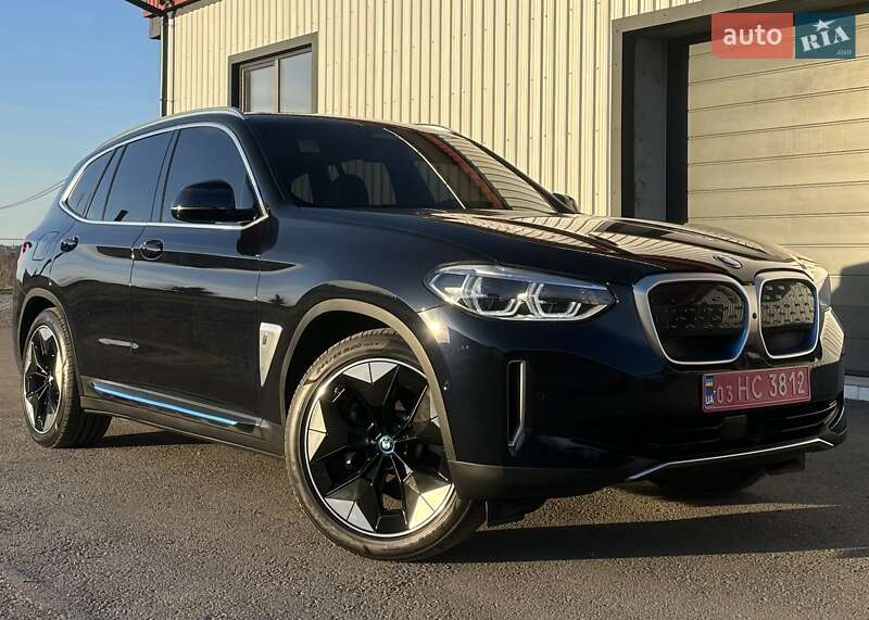 Внедорожник / Кроссовер BMW iX3 2021 в 