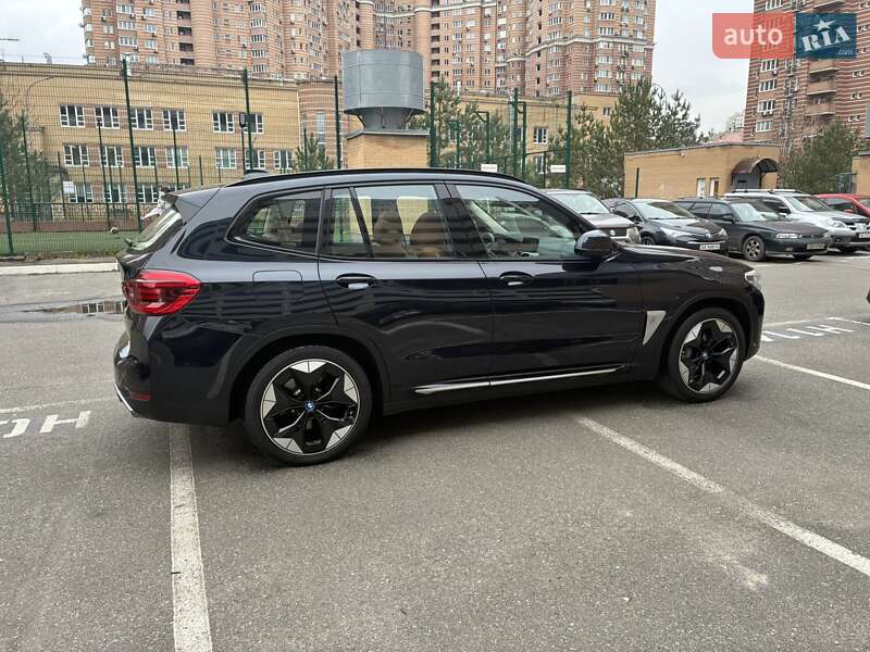 Внедорожник / Кроссовер BMW iX3 2021 в Киеве
