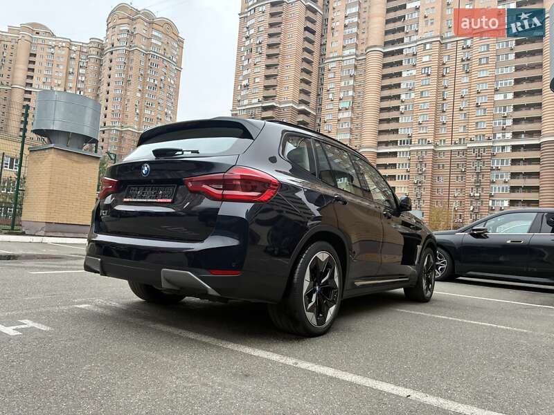 Внедорожник / Кроссовер BMW iX3 2021 в Киеве