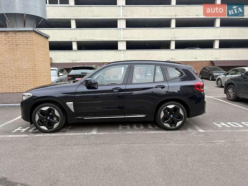 Внедорожник / Кроссовер BMW iX3 2021 в Киеве