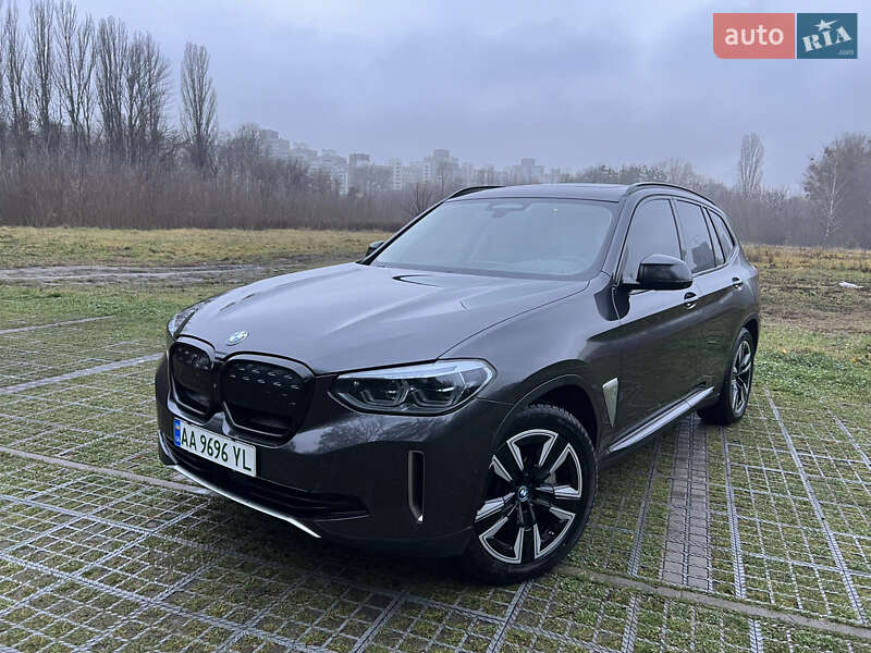 Внедорожник / Кроссовер BMW iX3 2021 в Киеве