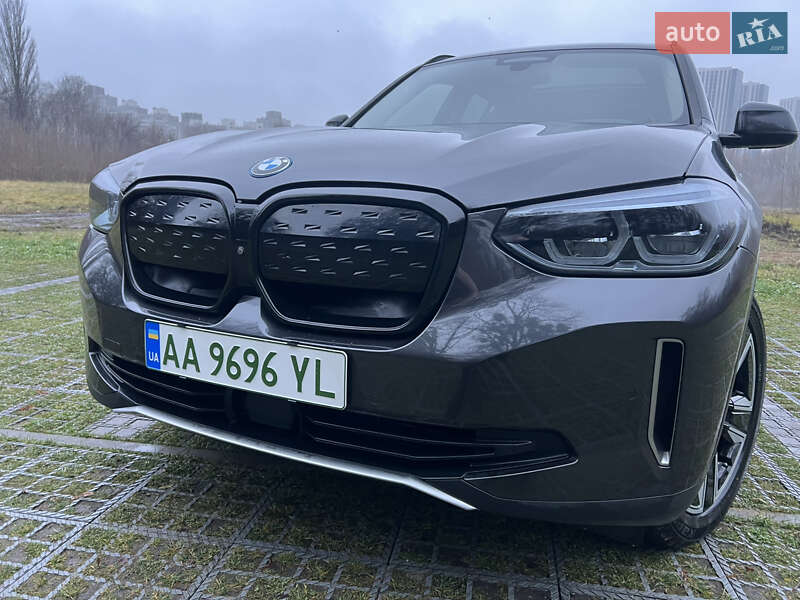 Внедорожник / Кроссовер BMW iX3 2021 в Киеве
