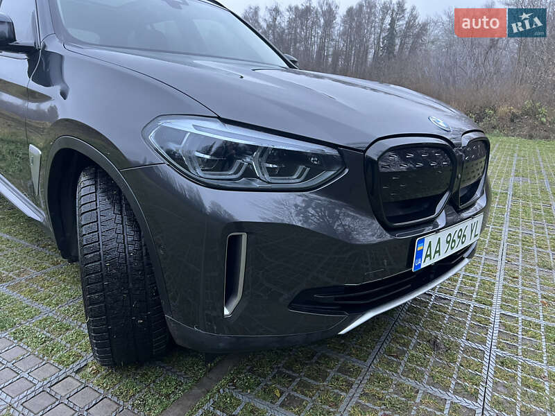 Внедорожник / Кроссовер BMW iX3 2021 в Киеве