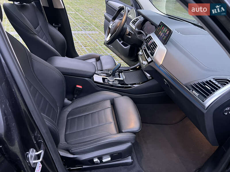 Внедорожник / Кроссовер BMW iX3 2021 в Киеве
