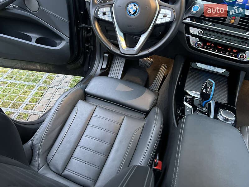 Внедорожник / Кроссовер BMW iX3 2021 в Киеве