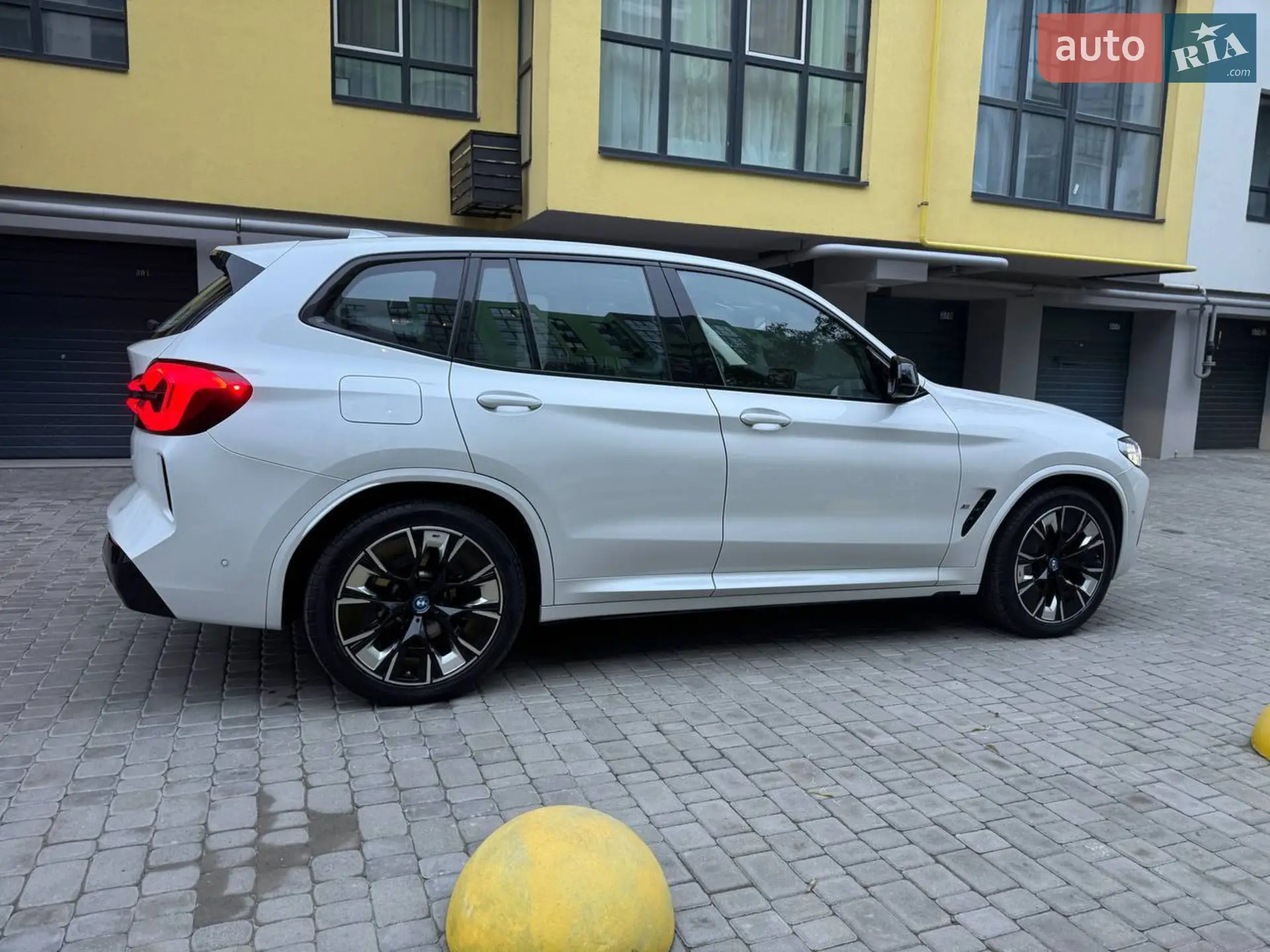 2023 BMW iX3 - мініатюра 16