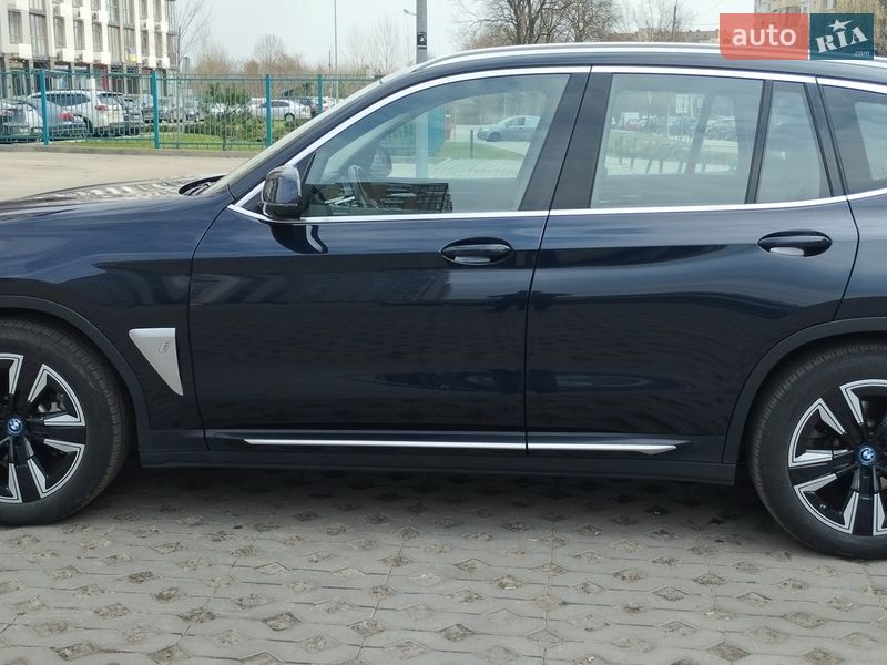 Внедорожник / Кроссовер BMW iX3 2021 в Киеве
