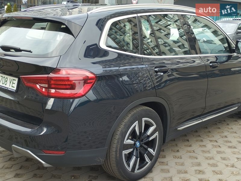 Внедорожник / Кроссовер BMW iX3 2021 в Киеве