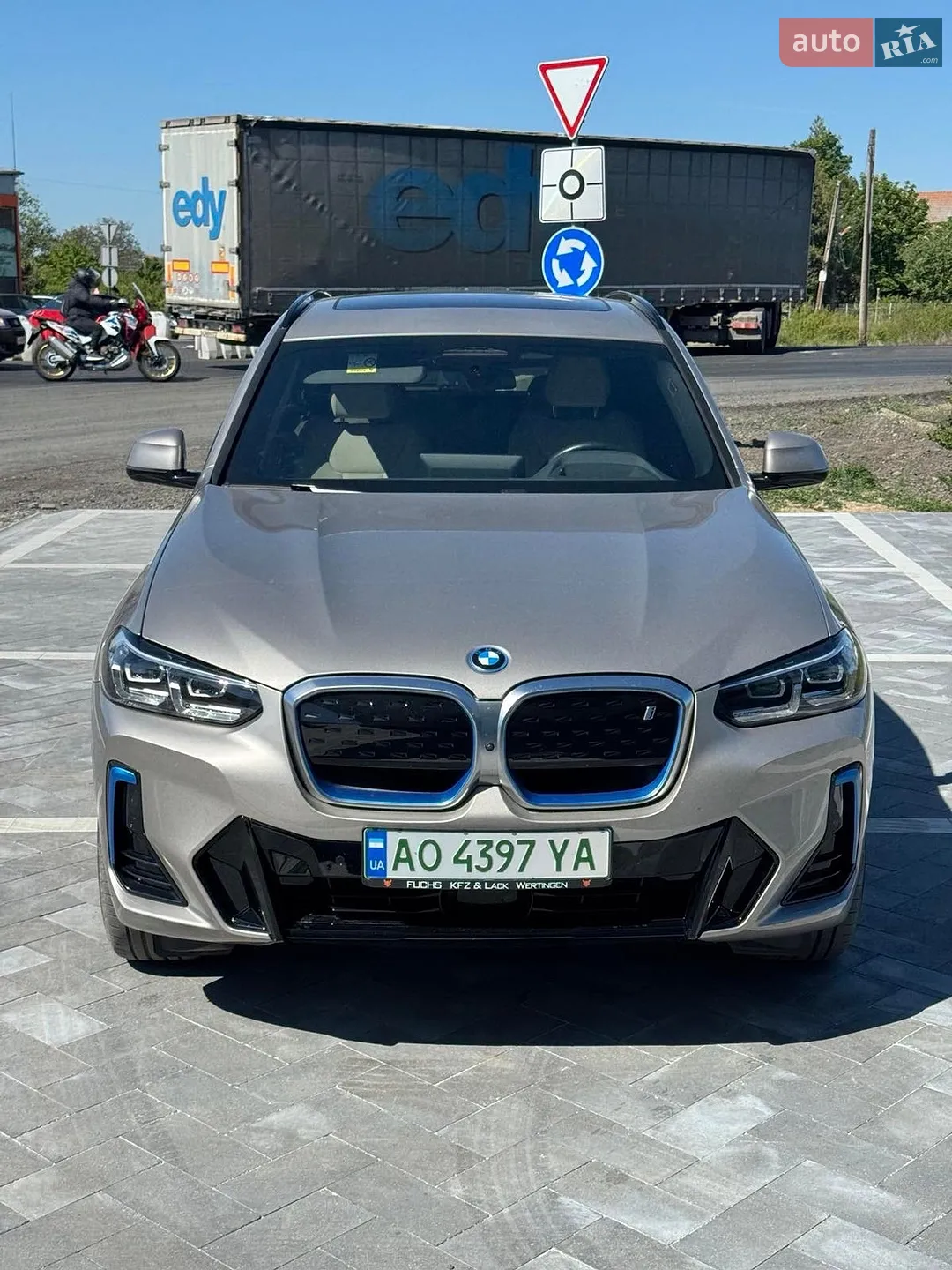 BMW iX3 2023