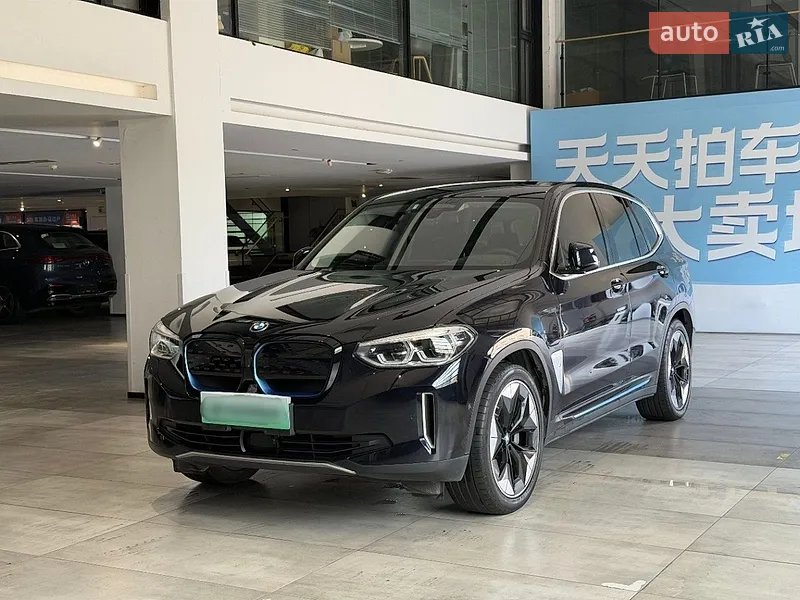 BMW iX3
