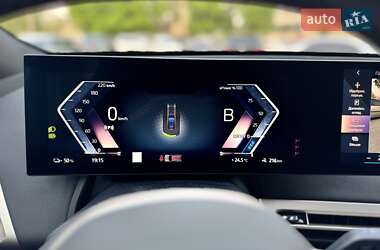 Позашляховик / Кросовер BMW iX 2024 в 