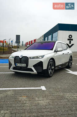Позашляховик / Кросовер BMW iX 2021 в 