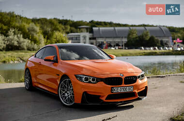 Купе BMW M4 2017 в 