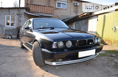 Седан BMW M5 1990 в Киеве