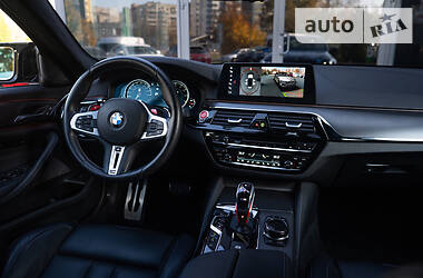 Седан BMW M5 2018 в 