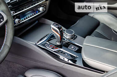 Седан BMW M5 2018 в 
