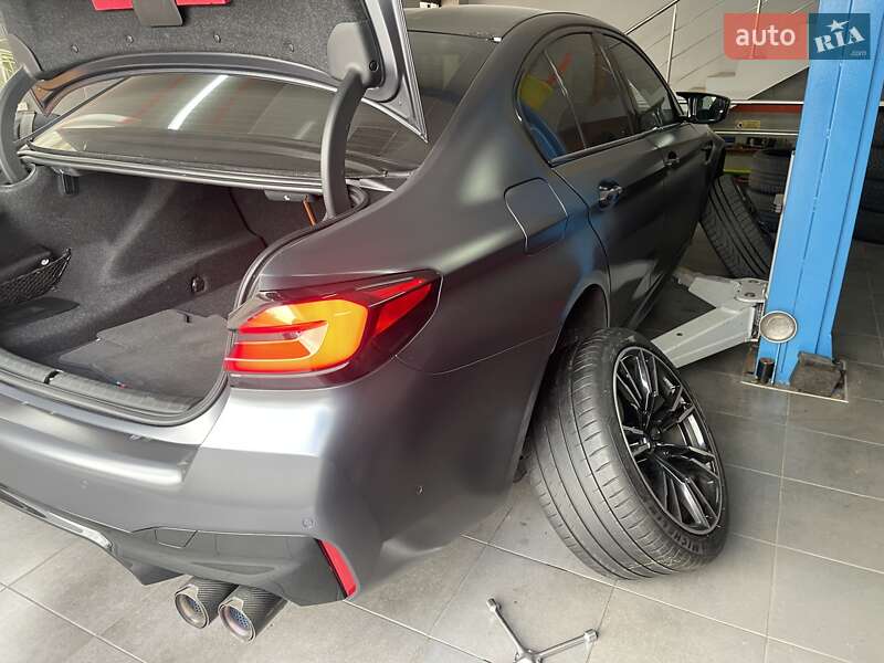 Седан BMW M5 2018 в Киеве