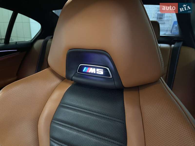 Седан BMW M5 2018 в Киеве