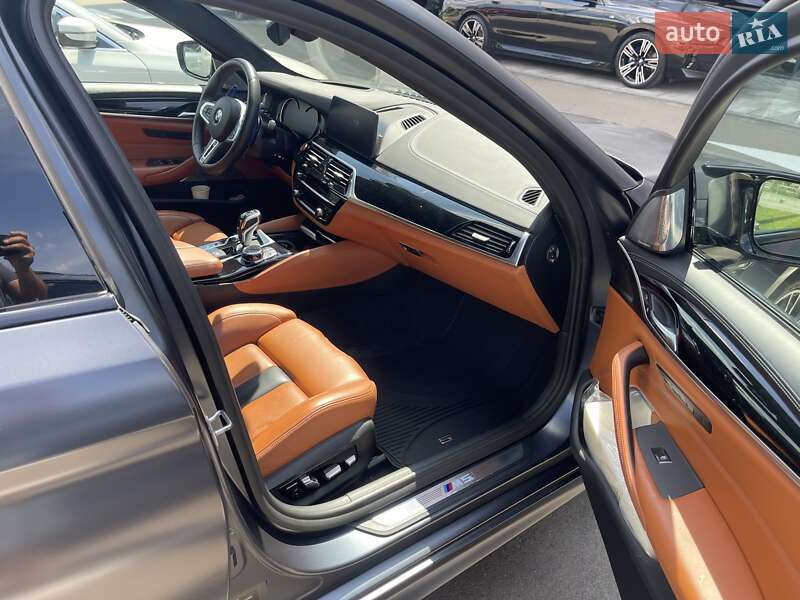 Седан BMW M5 2018 в Киеве