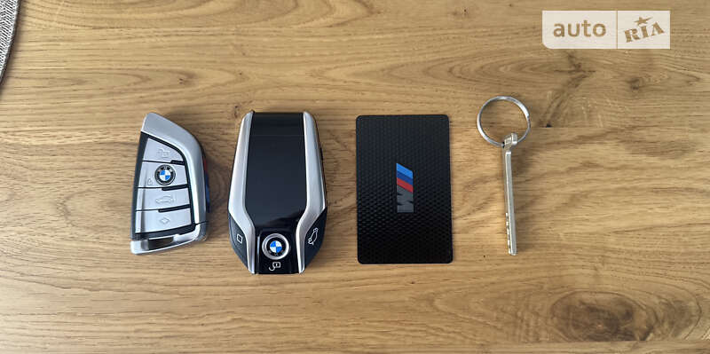 Седан BMW M5 2021 в Львові