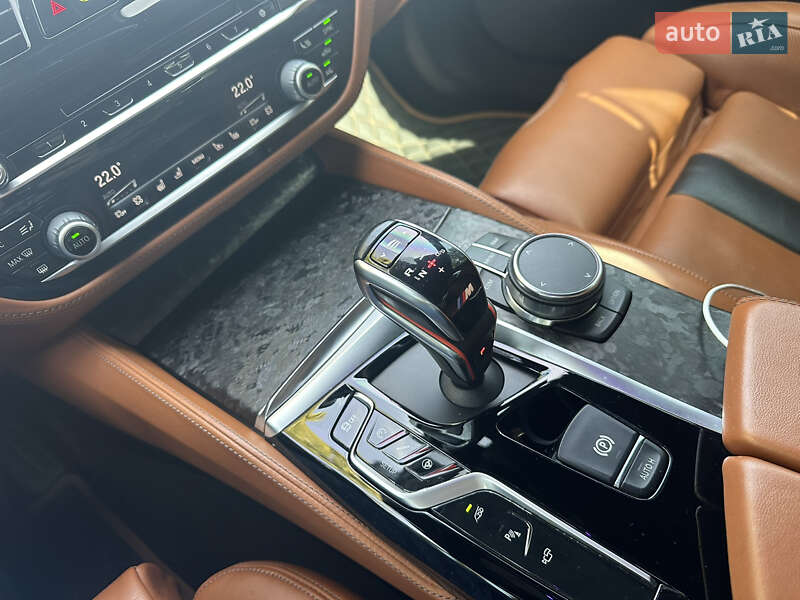 Седан BMW M5 2018 в Києві