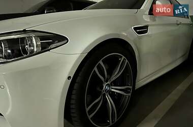 Седан BMW M5 2012 в 