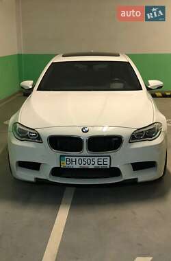 Седан BMW M5 2012 в 