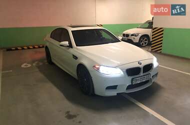 Седан BMW M5 2012 в 