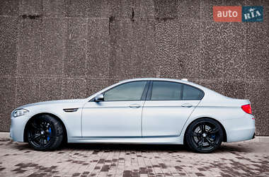 Седан BMW M5 2011 в Виноградове