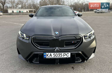 Седан BMW M5 2024 в 