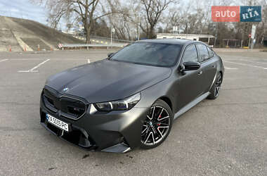 Седан BMW M5 2024 в 