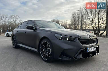 Седан BMW M5 2024 в 