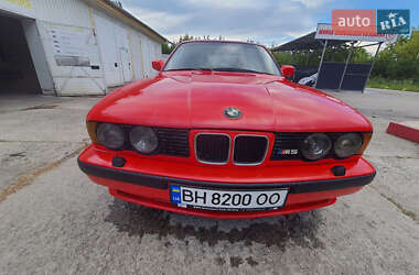 Седан BMW M5 1988 в 