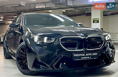 Седан BMW M5 2025 в Києві