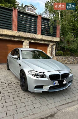Седан BMW M5 2011 в Львові