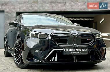 Седан BMW M5 2025 в Києві