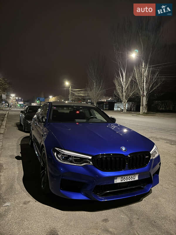 Седан BMW M5 2018 в 