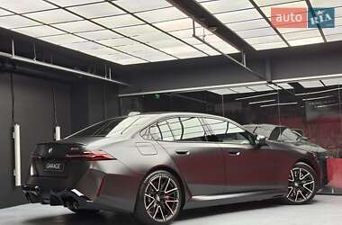 Седан BMW M5 2025 в 