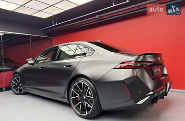 Седан BMW M5 2025 в 