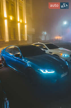 Седан BMW M5 2013 в 