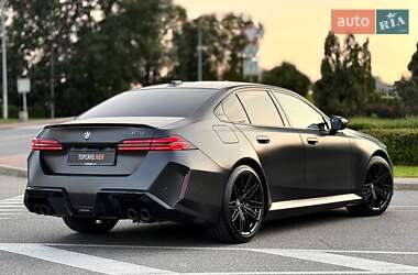 Седан BMW M5 2025 в 