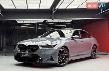Седан BMW M5 2025 в Киеве