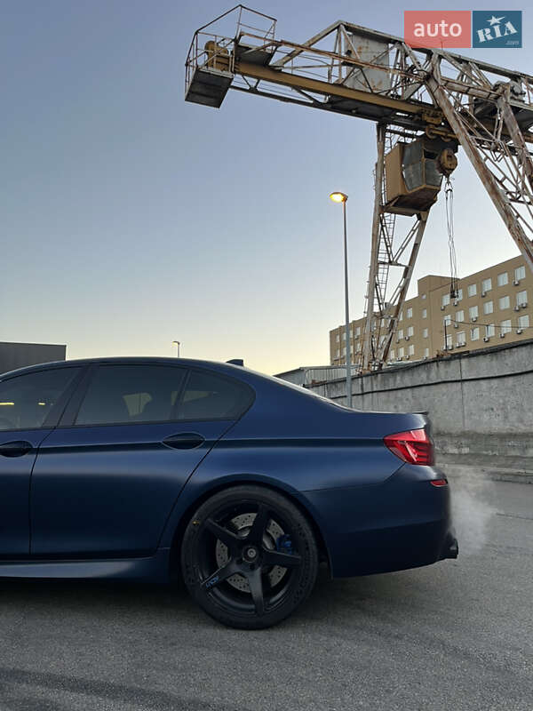 Седан BMW M5 2012 в Києві