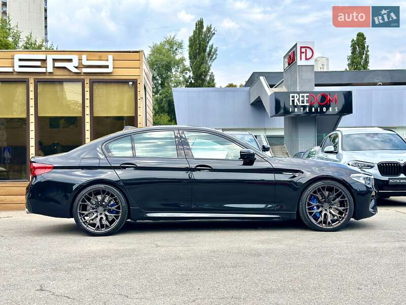 Седан BMW M5 2020 в Киеве