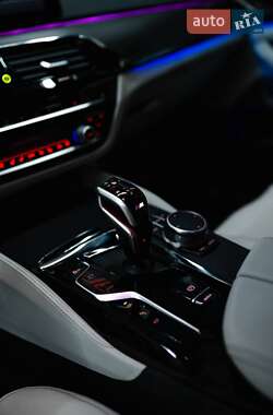 Седан BMW M5 2020 в Киеве